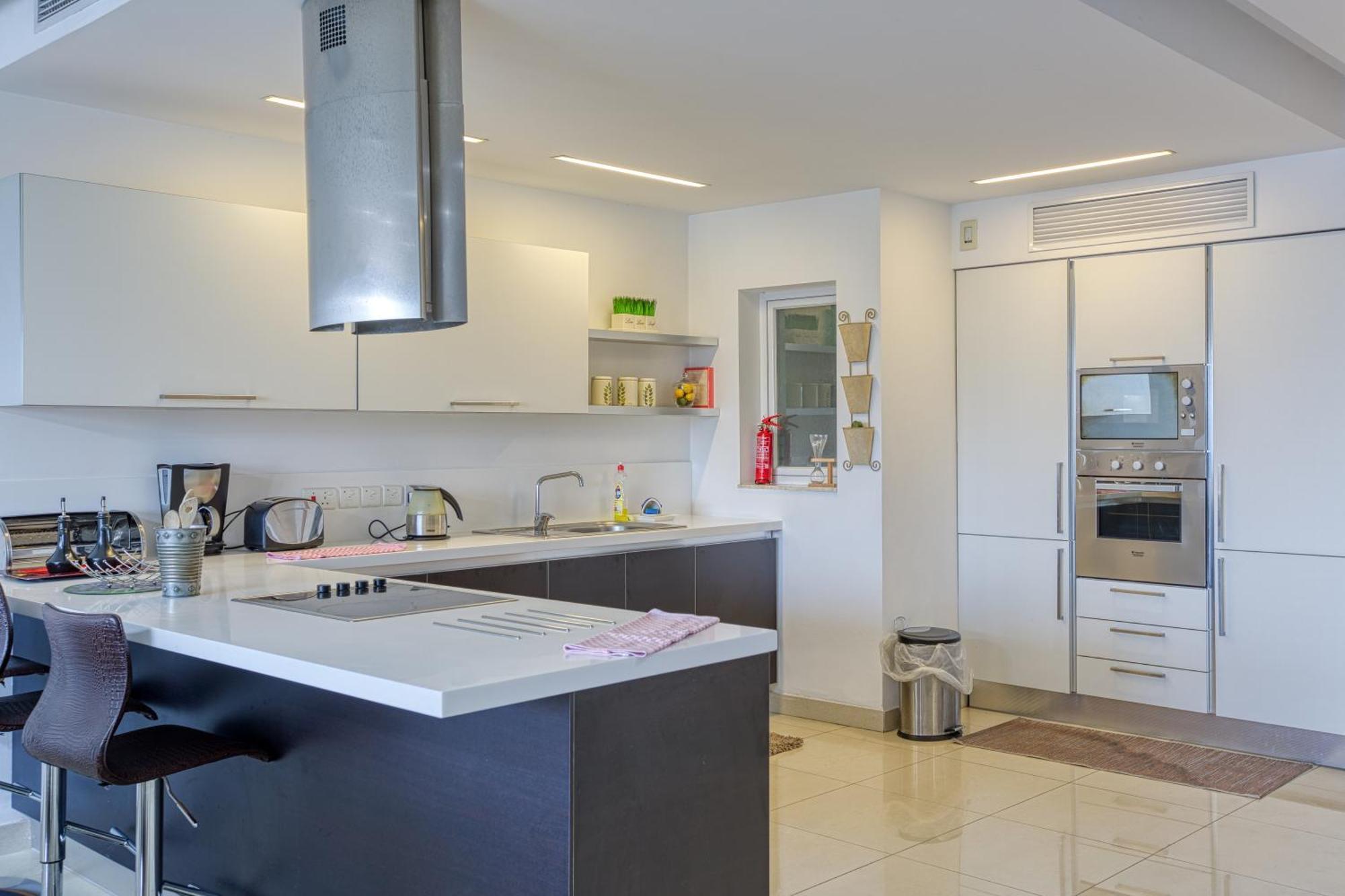 Seaview Luxury 3br In * Sliema