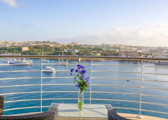 Seaview Luxury 3Br Apartment In Sliema