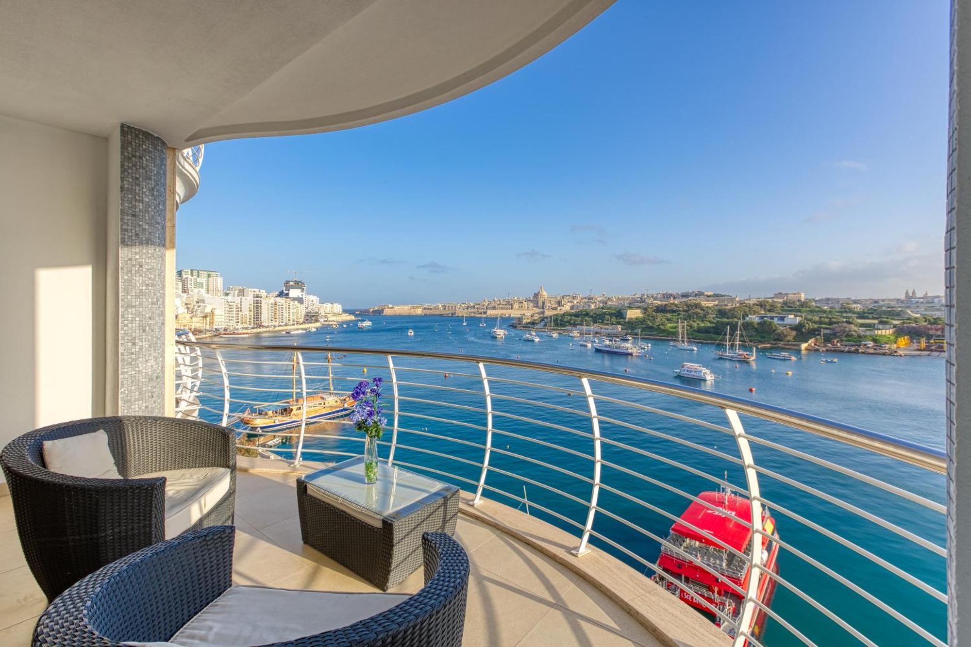 Seaview Luxury 3br In Apartman Sliema
