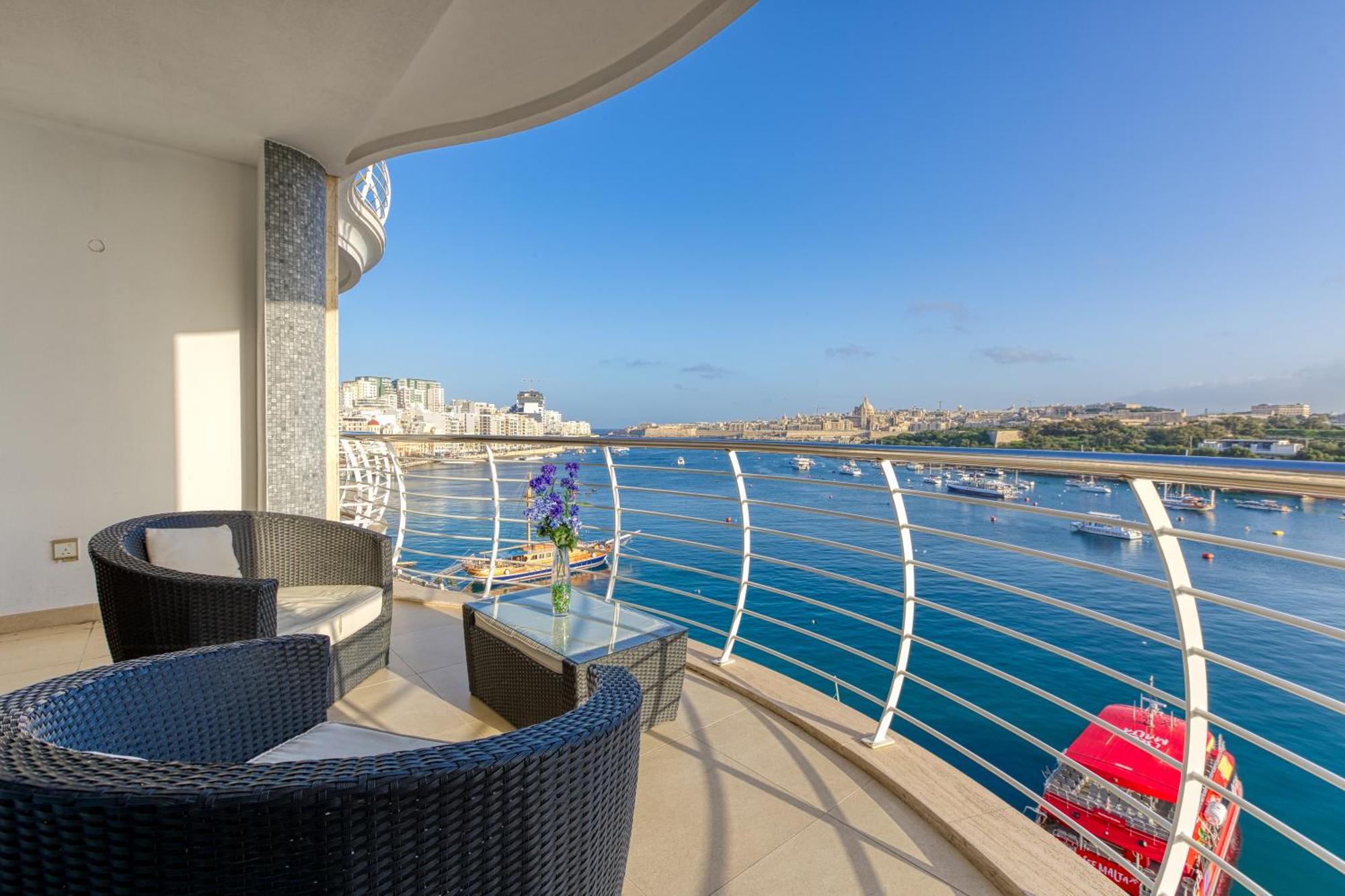Seaview Luxury 3br In Sliema