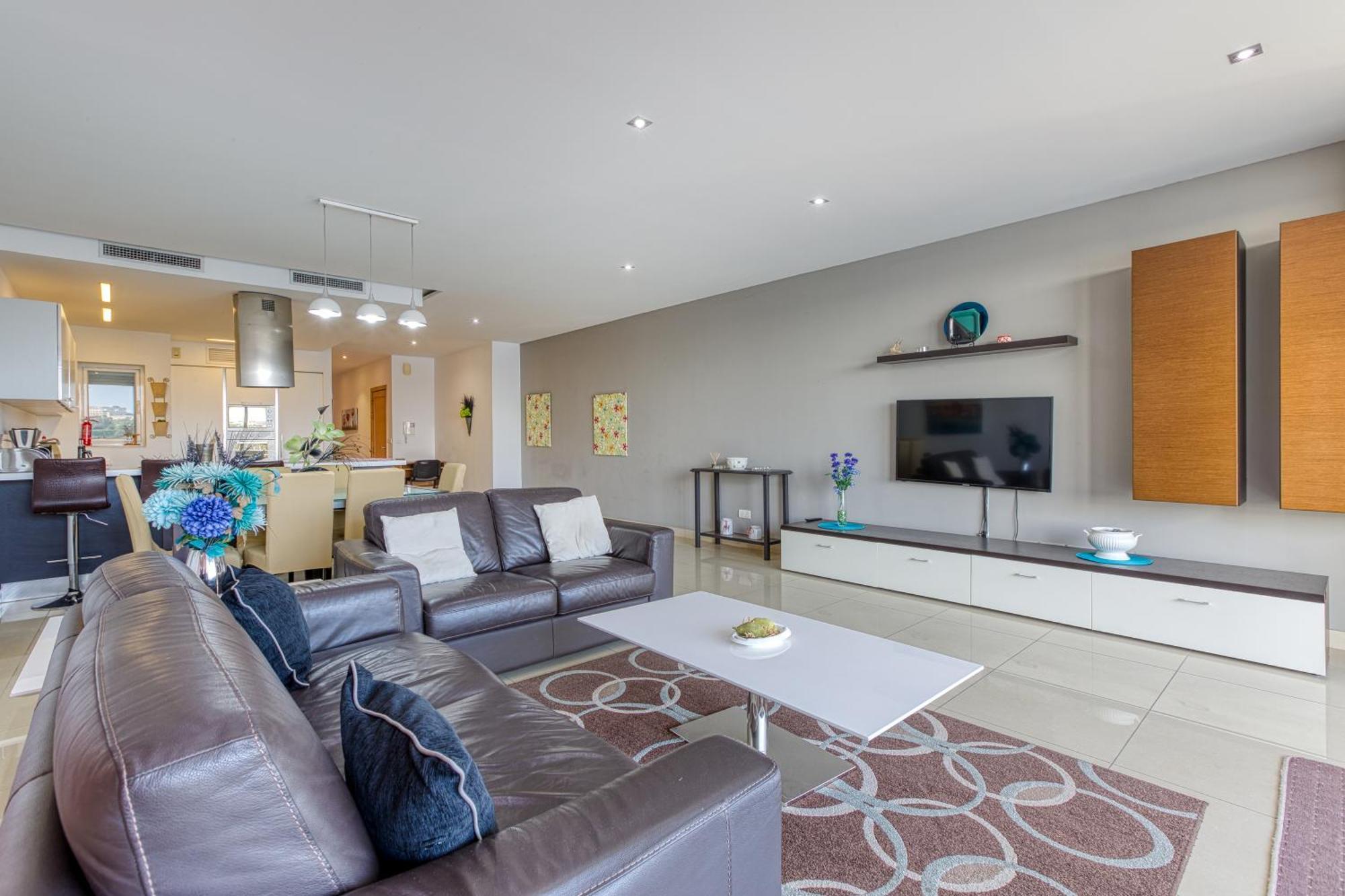 Seaview Luxury 3br In Sliema