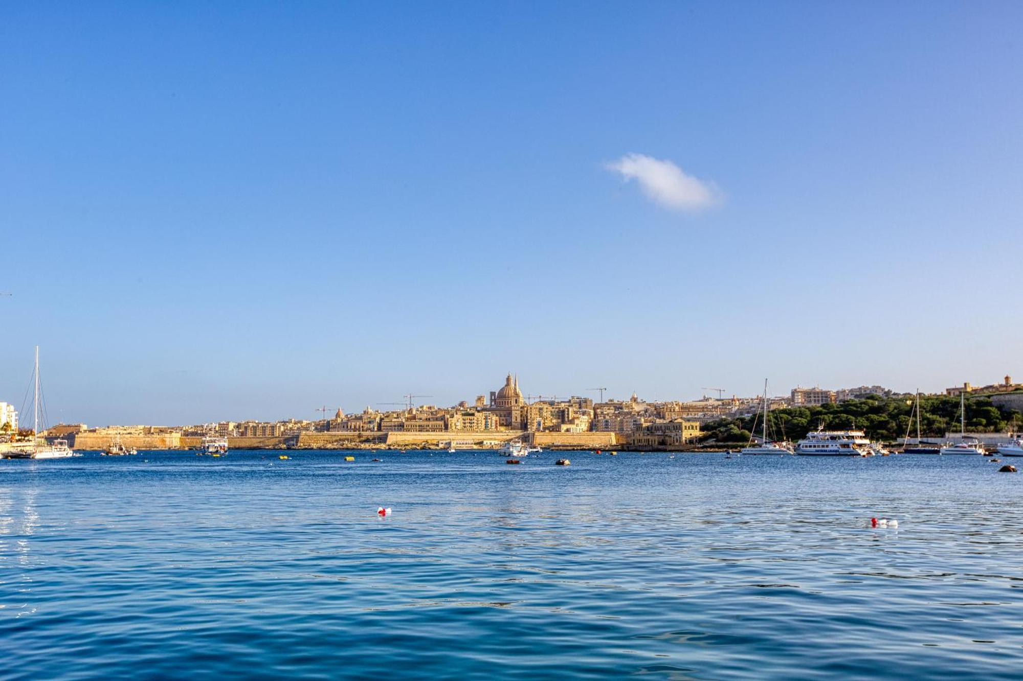 Seaview Luxury 3br In Sliema
