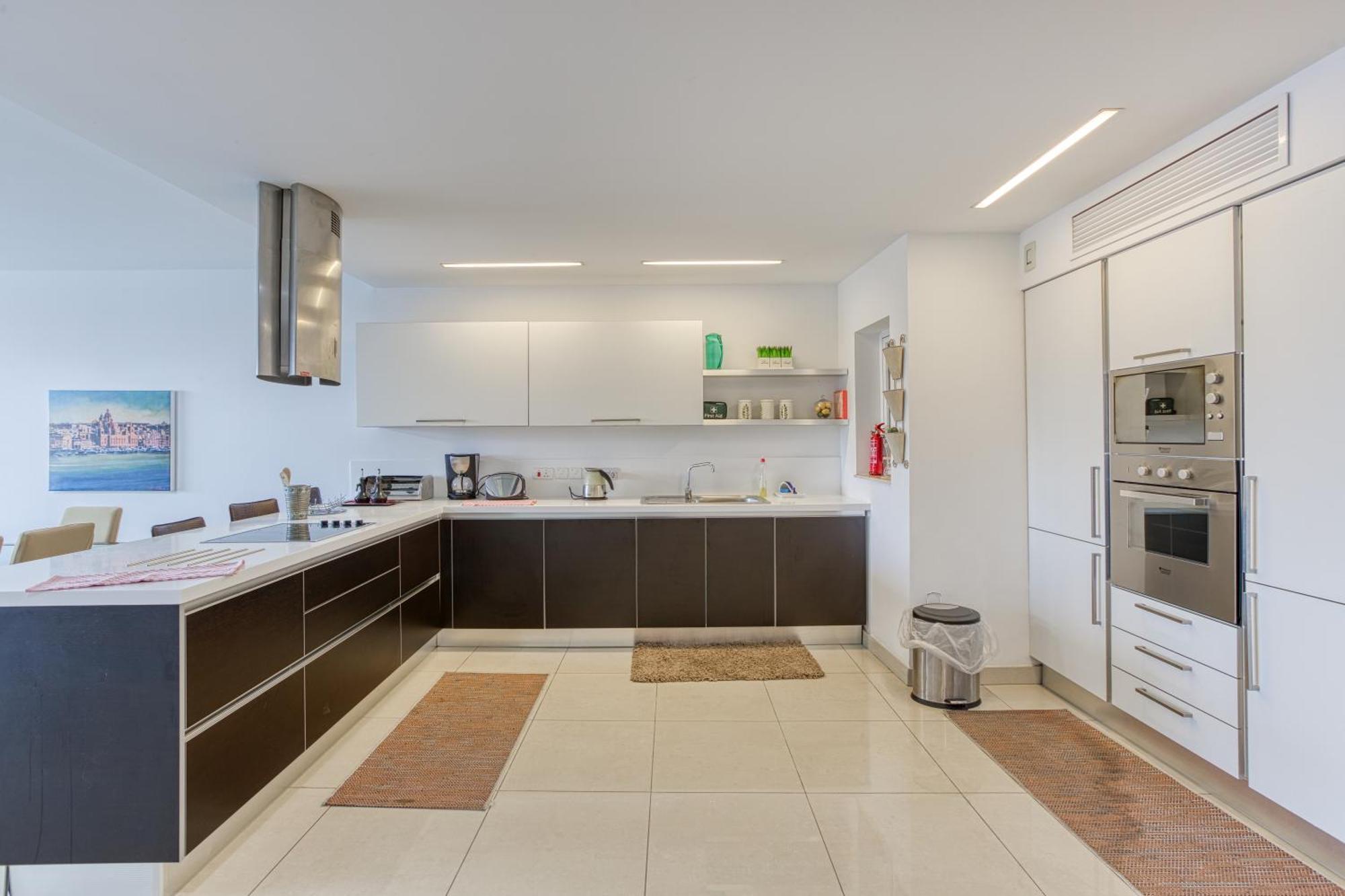 Seaview Luxury 3br In
